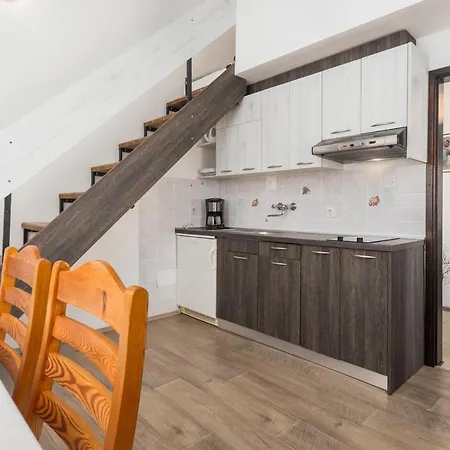 Apartment With A Parking Space - 7154 Porec
