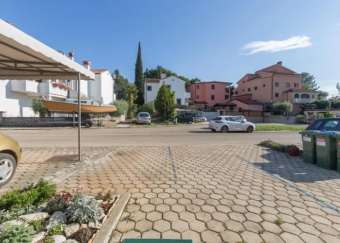 With Parking Space - 7154 Apartman Porec
